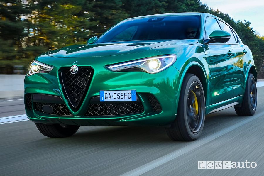 Vista anteriore Alfa Romeo Stelvio Quadrifoglio