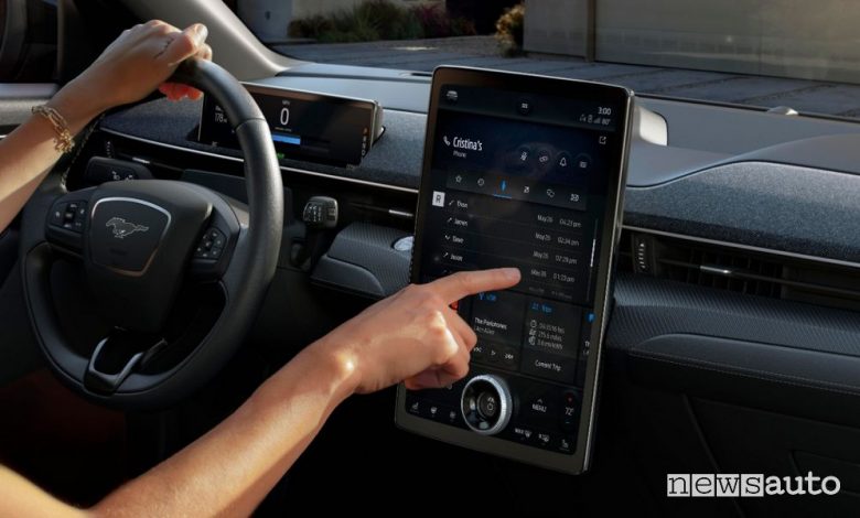 Aggiornamenti del software dell’auto