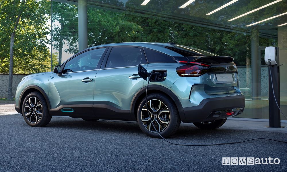 Ricarica da colonnina nuova Citroën ë-C4 elettrica