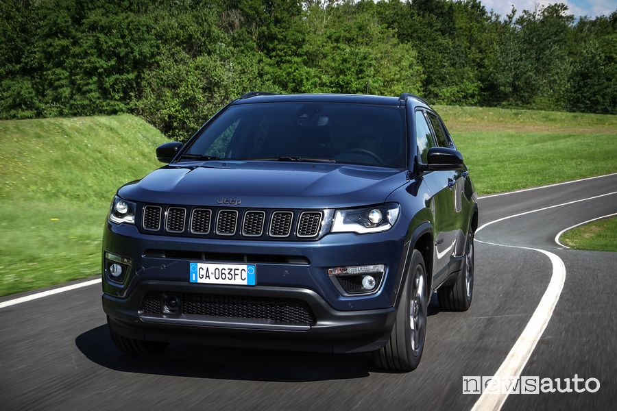 Vista anteriore Jeep Compass S 2020