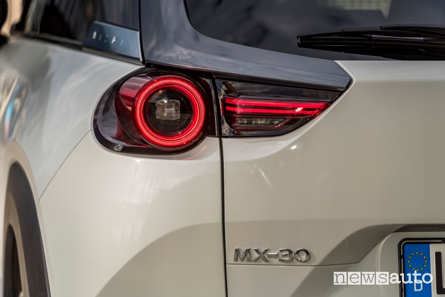 Faro posteriore a led Mazda MX-30 elettrica