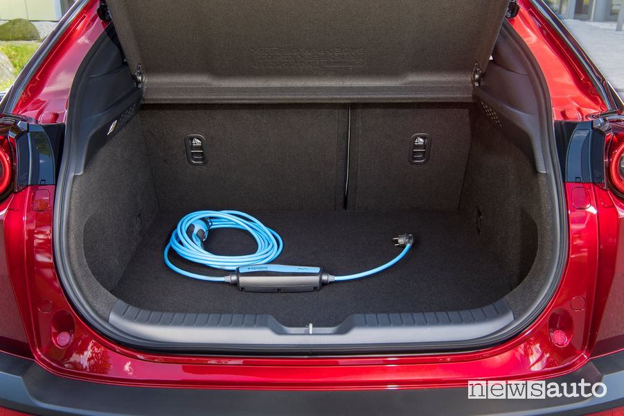 Cavo di ricarica di tipo 2 in dotazione con la Mazda MX-30 elettrica