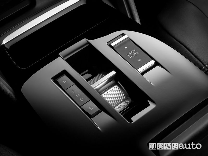 Selettore del cambio e modalità Brake consolle centrale abitacolo nuova Citroën ë-C4