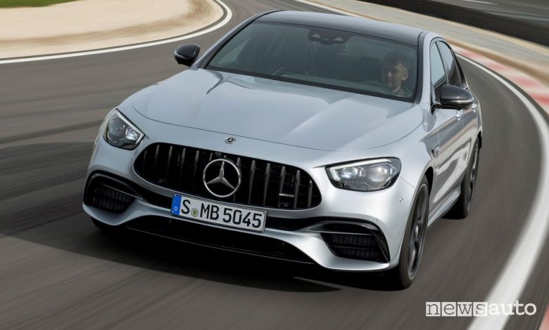 Vista anteriore Mercedes-AMG E 63 S in pista