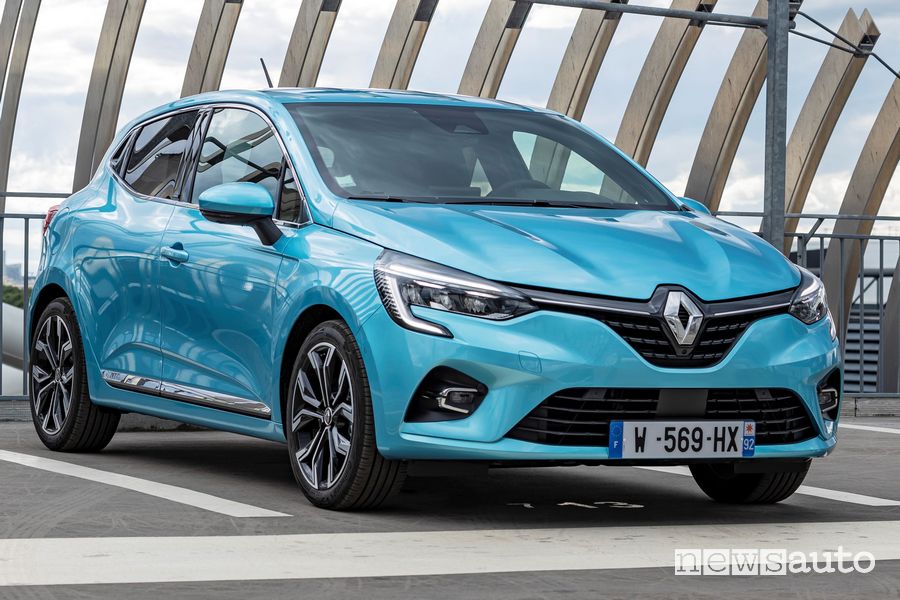 Vista di profilo Renault Clio E-Tech ibrida