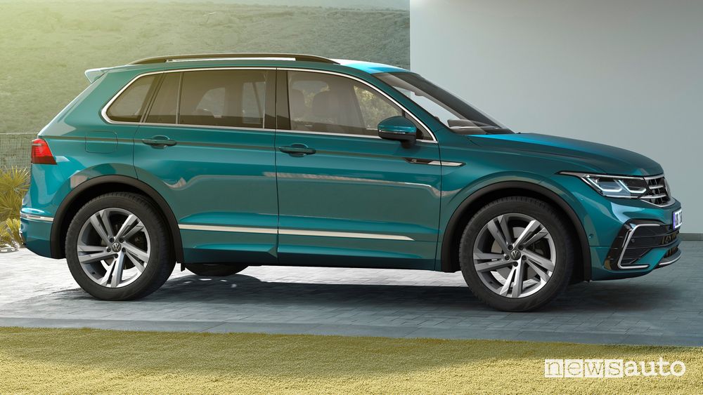 Vista laterale Volkswagen Tiguan 2021 R Line