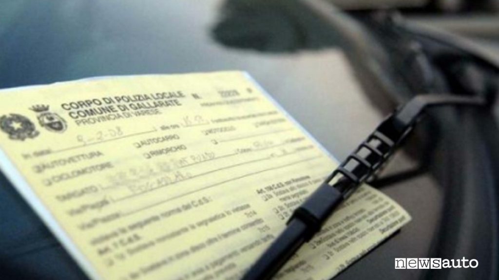 Preavviso di accertamento solitamente riposto sotto i tergicristalli