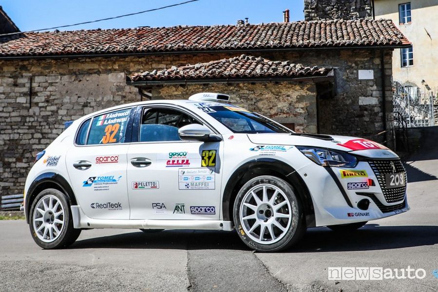 Andreucci e Andreussi nuova Peugeot 208 Rally 4 al Rally il Ciocco 2020