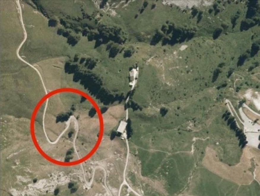 Il tornante dove è avvenuto l'incidente a Castelmagno (Cuneo)