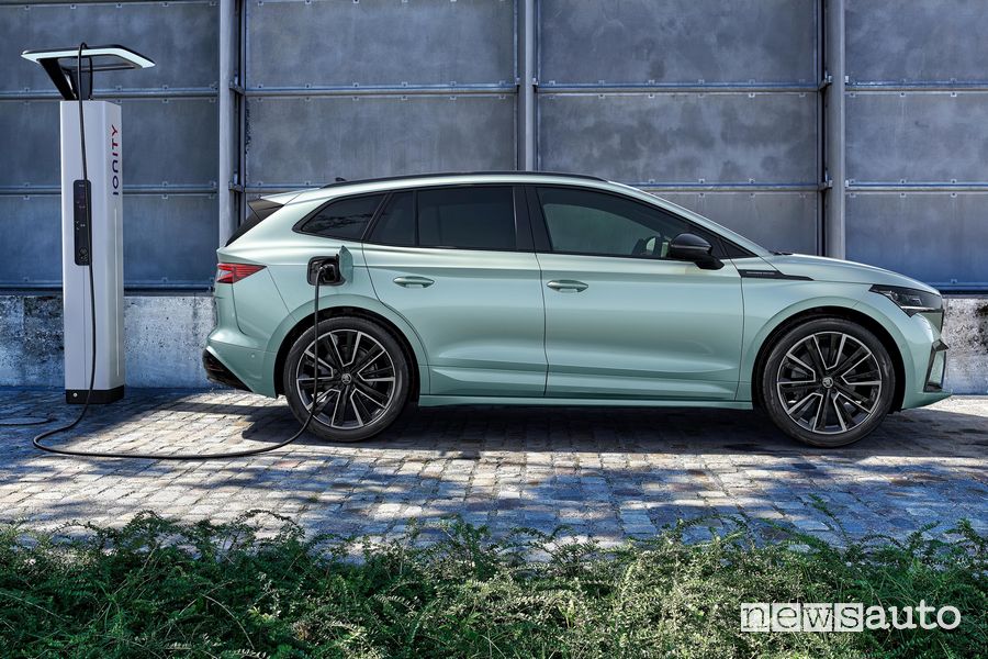 Ricarica rete Ionity Škoda Enyaq iV SUV elettrico