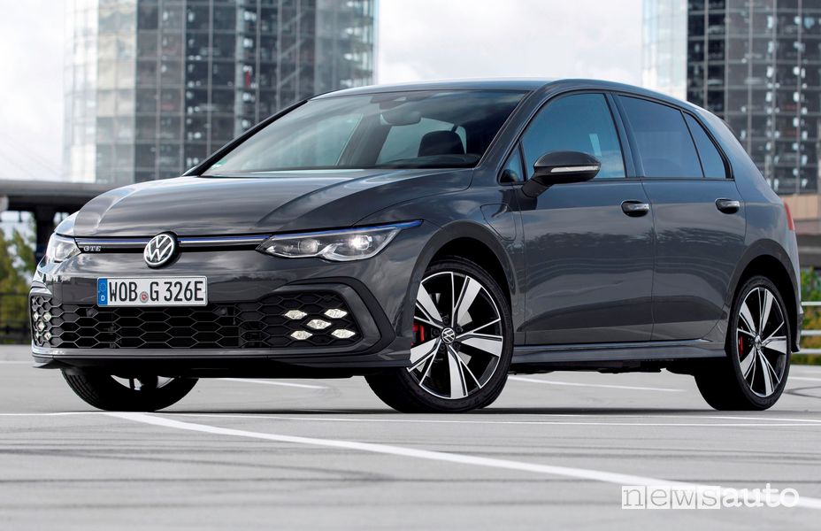 Vista di profilo Volkswagen Golf GTE