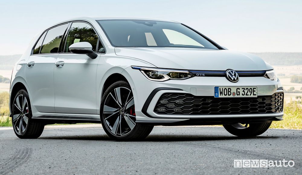 Vista di profilo Volkswagen Golf GTE