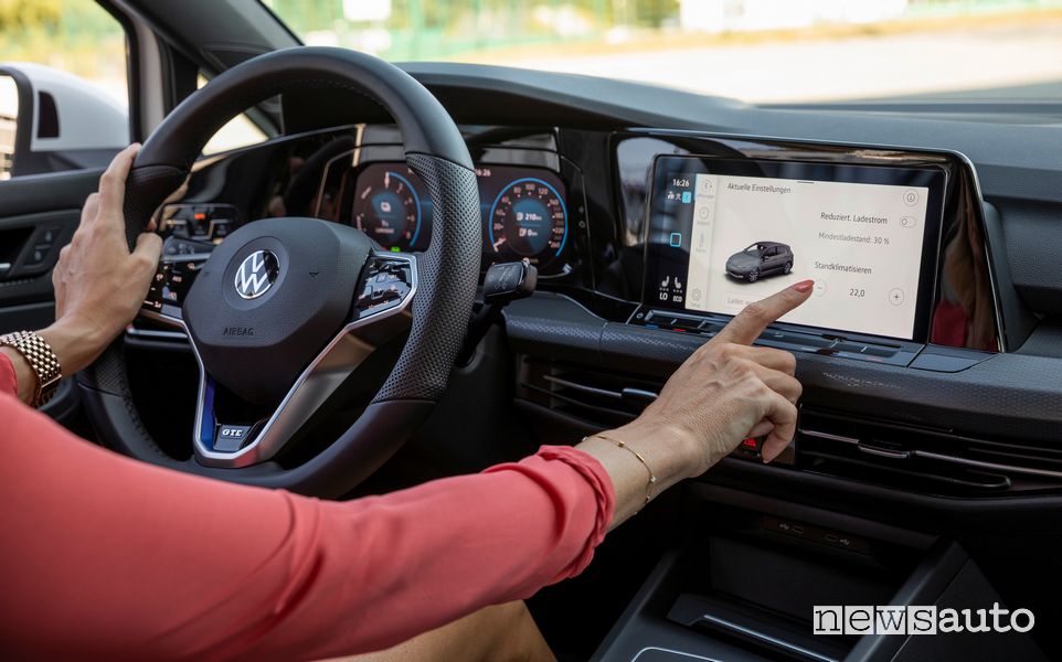 Display infotainment 10" abitacolo Volkswagen Golf GTE