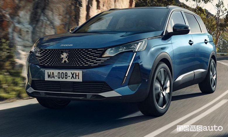 Vista anteriore nuovo Peugeot 5008 GT