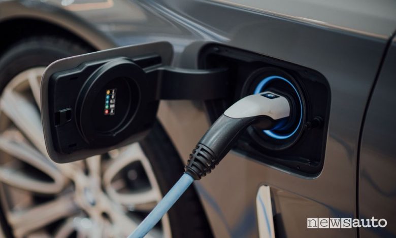 Auto elettriche e ibride, boom di vendite