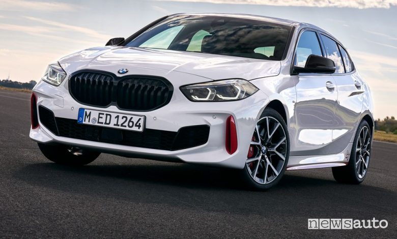 Vista di profilo BMW 128ti