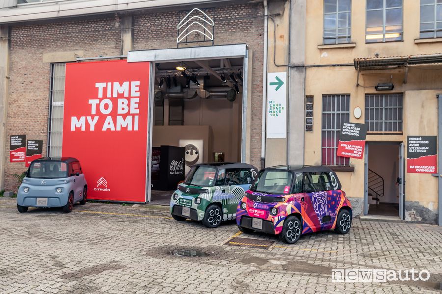 Prova in anteprima della Citroën Ami che debutta alla Milano Design City 2020 presso lo spazio espositivo di Via Tortona