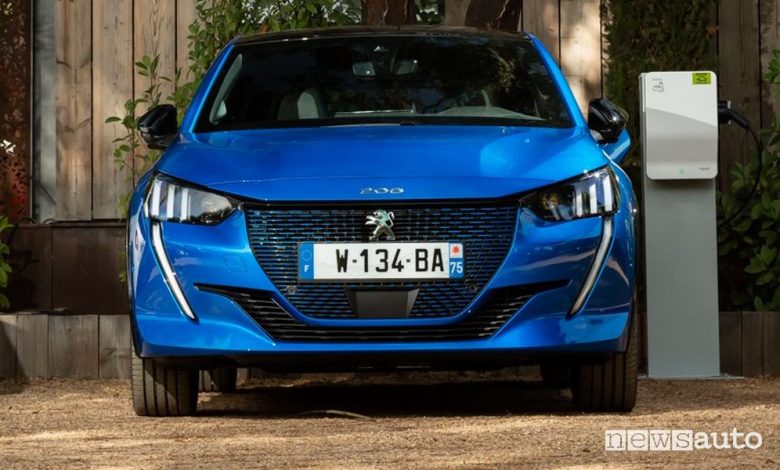 Ricarica trifase, caricatore da 11 kW su Peugeot e-208, e-2008