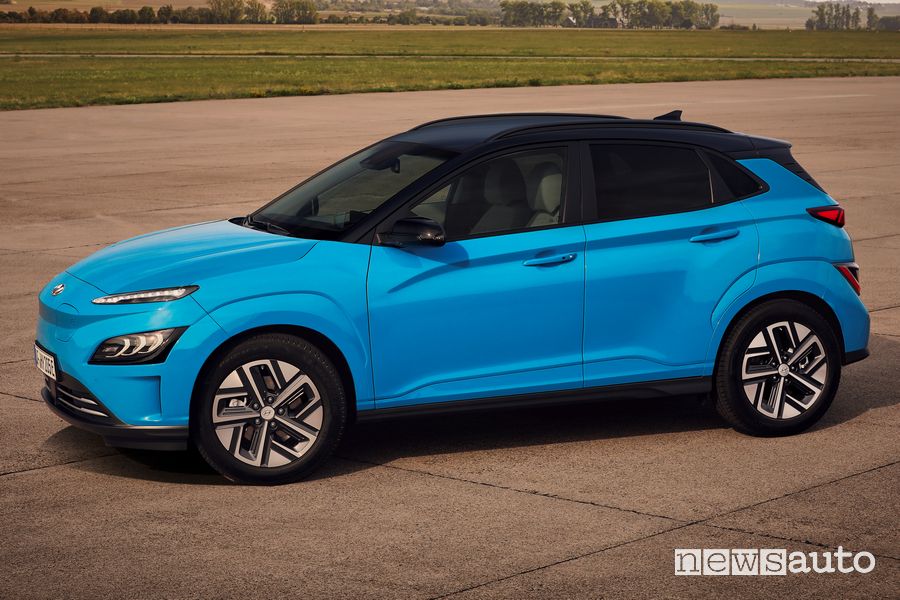 Cerchi in lega, fiancata laterale nuova Hyundai Kona Electric