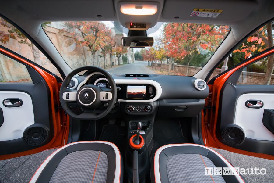 Plancia strumenti abitacolo Renault Twingo Electric serie speciale Vibes