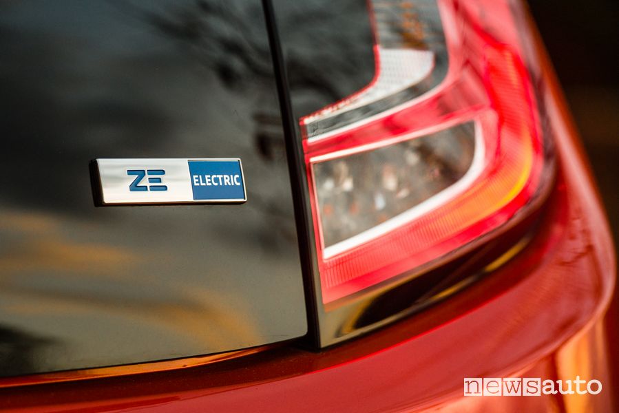 Badge ZE Electric Renault Twingo elettrica serie speciale Vibes
