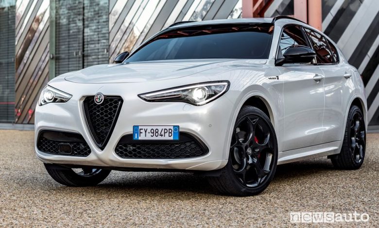 Vista di profilo Alfa Romeo Stelvio Veloce Ti