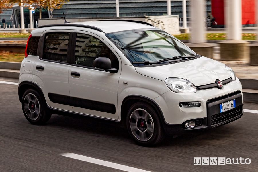 La Fiat Panda è l'auto più venduta nel 2022, dati di mercato auto italia