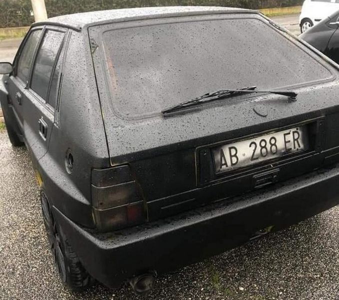 Lancia Delta Integrale gialla elaborata racing rubata riverniciata