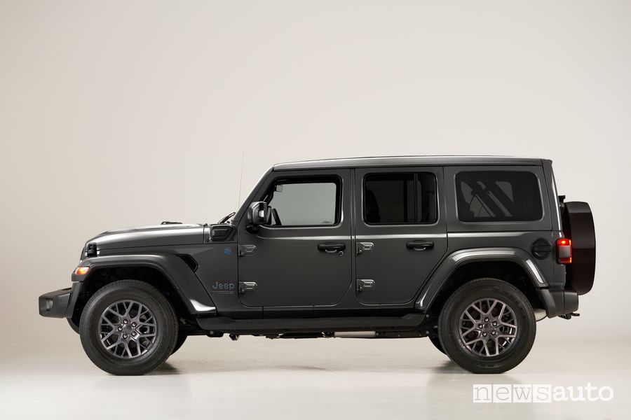 Vista laterale Jeep Wrangler 4xe First Edition
