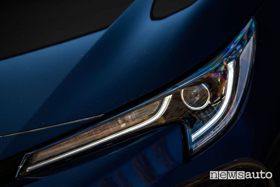 Faro anteriore Suzuki Swace Hybrid