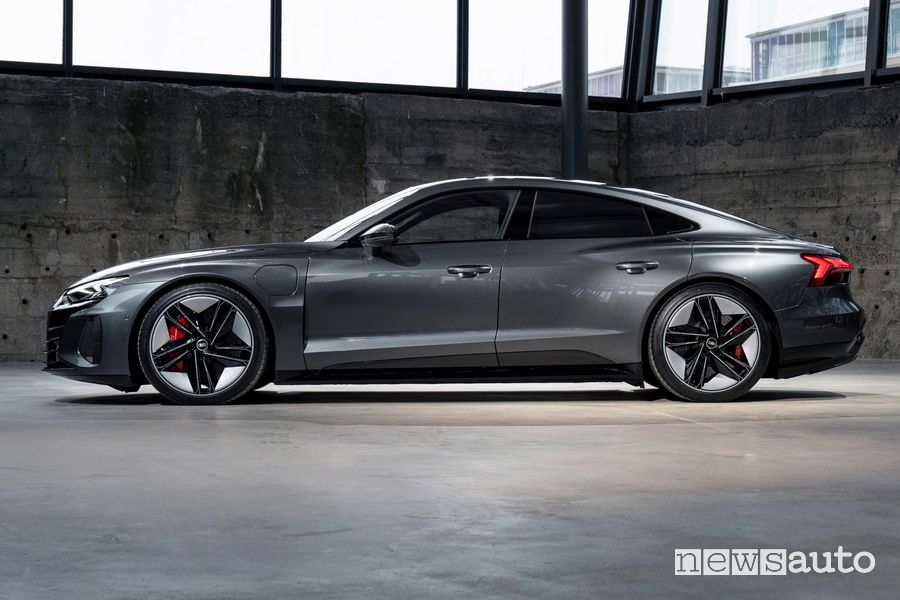 Vista laterale Audi RS e-tron GT