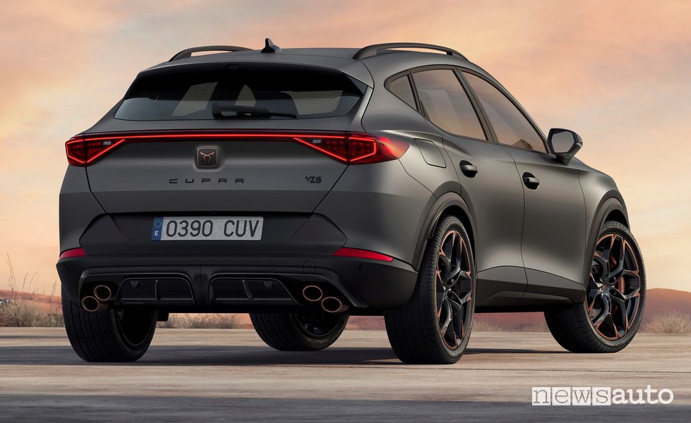 Vista posteriore Cupra Formentor VZ5 Magnetic Tech Matt