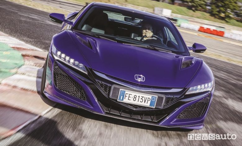 Vista anteriore Honda NSX prova in pista all'SAM di Anagni
