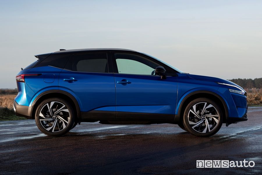 Vista laterale nuovo Nissan Qashqai