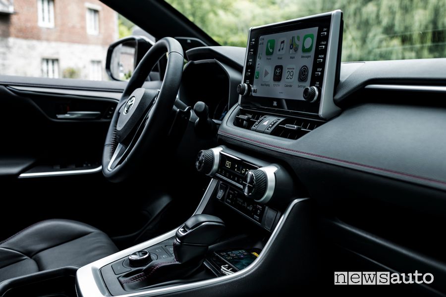 Infotainment Apple CarPlay abitacolo Toyota Rav4 Plug-in Hybrid