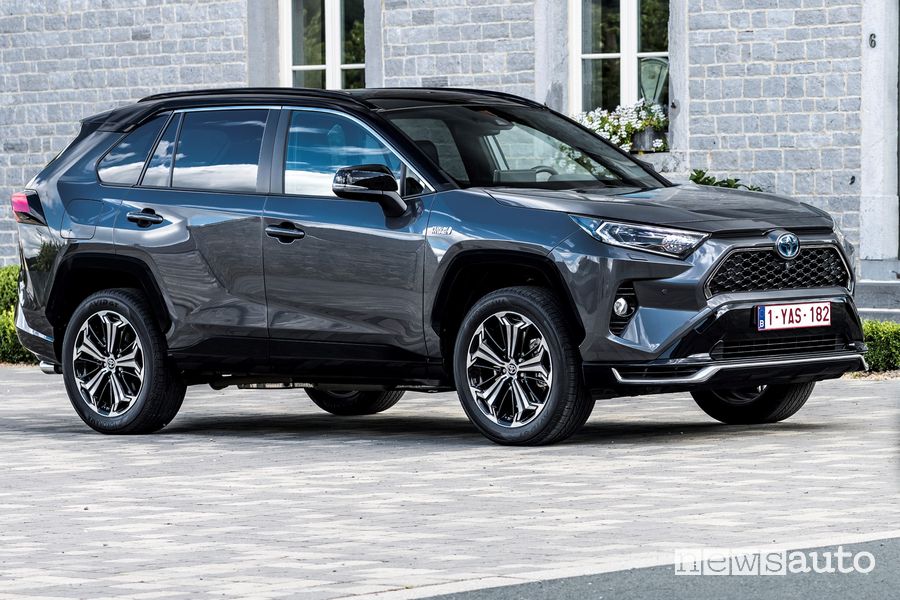 Vista di profilo Toyota Rav4 Plug-in Hybrid