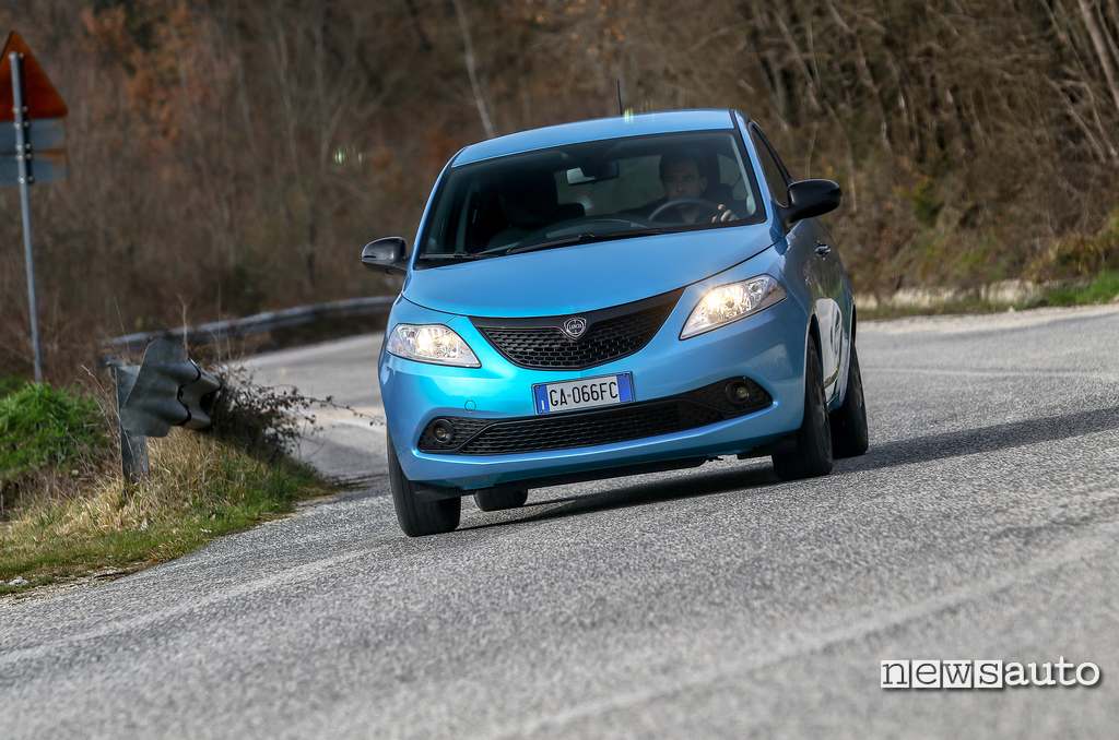 prova su strada Lancia Ypsilon Hybrid