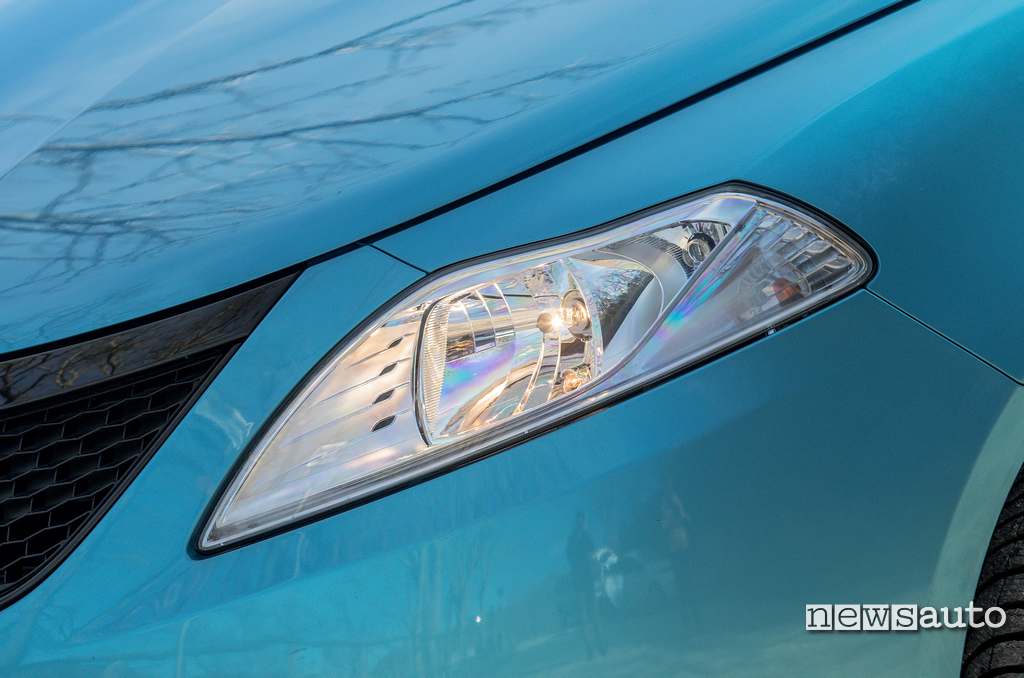 Luci alogene per i fari anteriori Lancia Ypsilon Hybrid