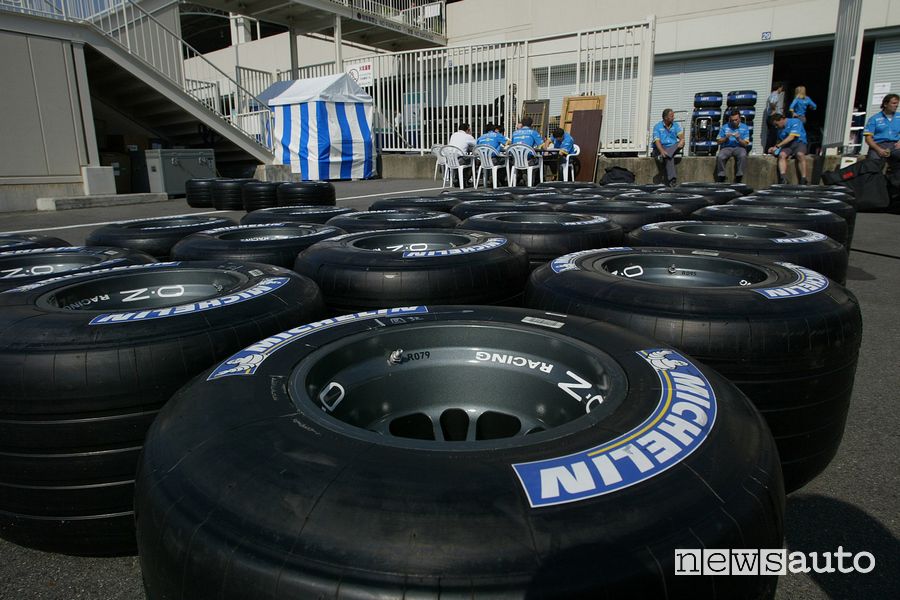 50 anni OZ Racing: ruote F1 nel Gp del Giappone del 2003
