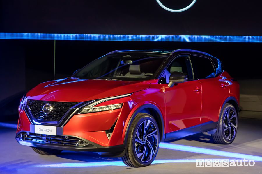 Vista di profilo nuovo Nissan Qashqai