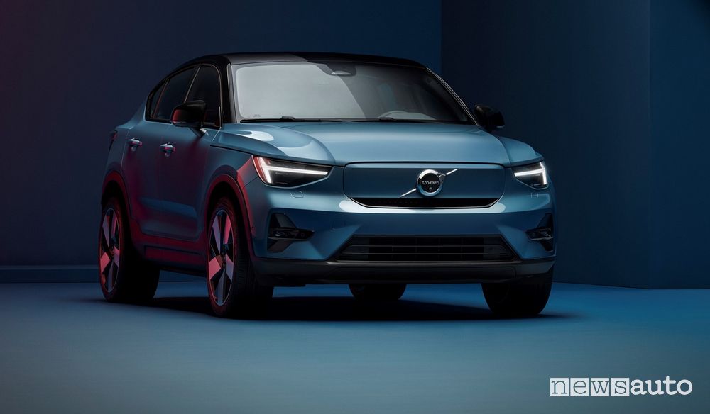 Vista anteriore Volvo C40 Recharge elettrica