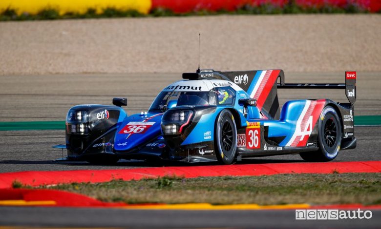 Vista di profilo Alpine A480 hypercar WEC 2021 in pista