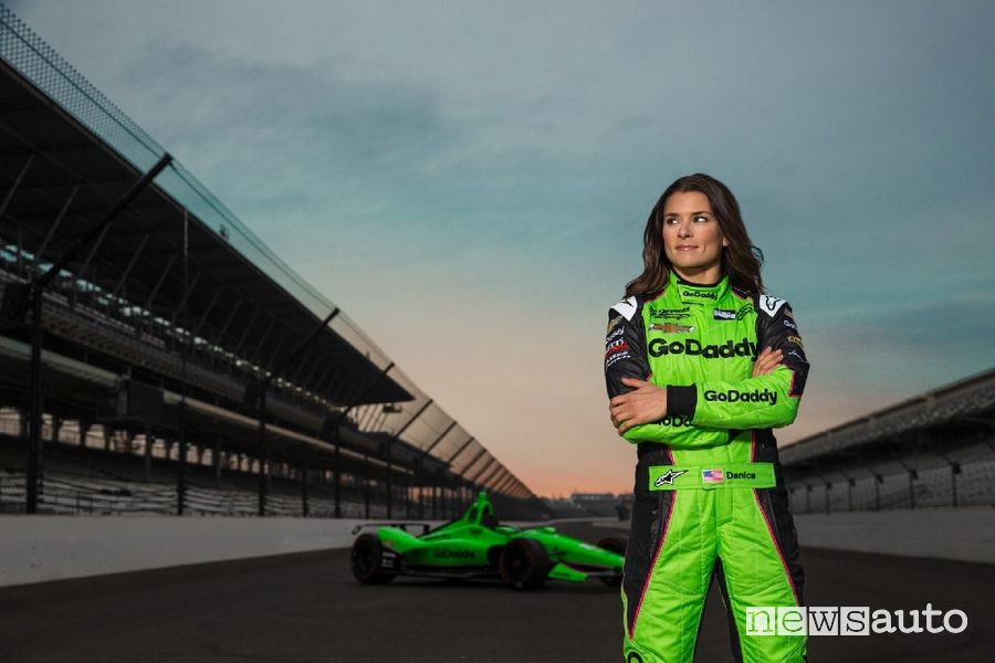 Danica Patrick la donna pilota di auto da corsa