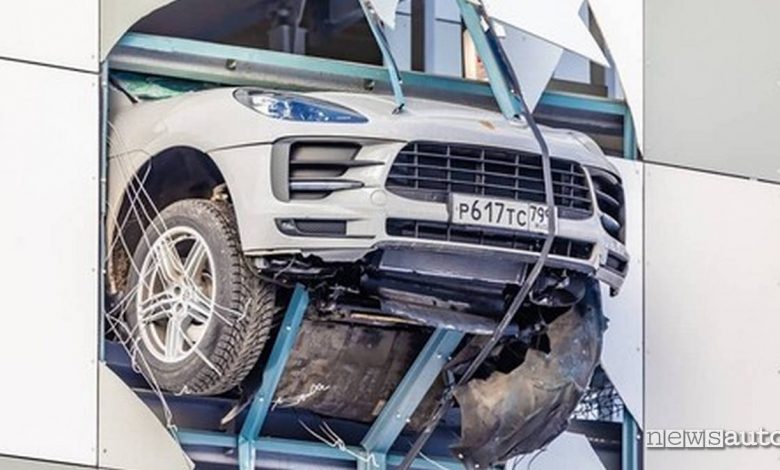 incidente auto porsche