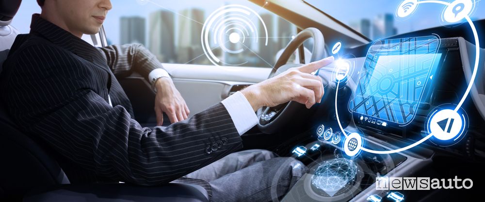 Che rischi si corrono con l'auto sempre più connessa?