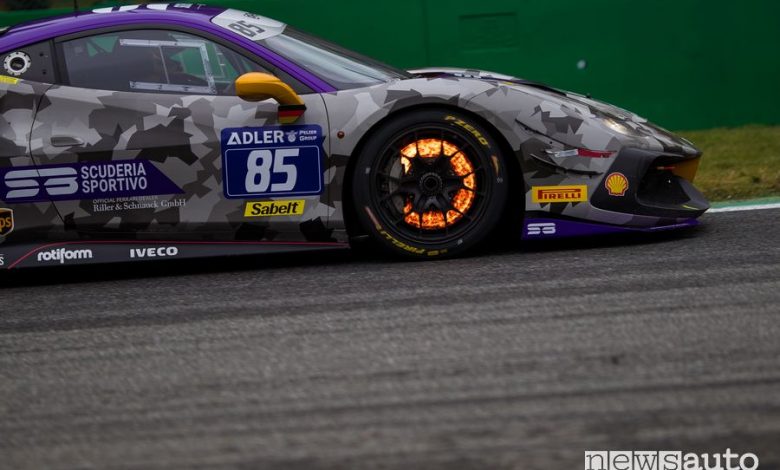 Disco Freno Brembo incandescente Ferrari Challenge di Monza