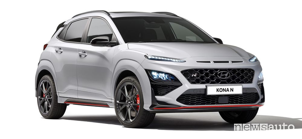 Vista di profilo nuova Hyundai Kona N