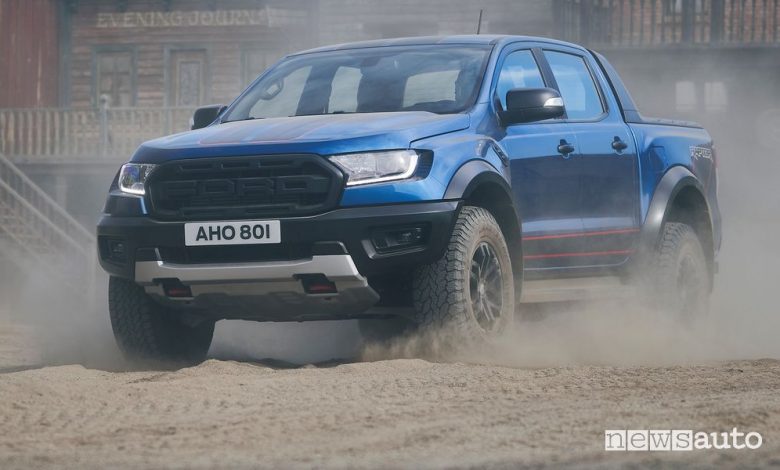 Vista di profilo Ford Ranger Raptor Special Edition sullo sterrato