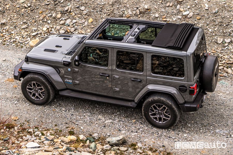 Vista dall'alto Jeep Wrangler 4xe Sahara