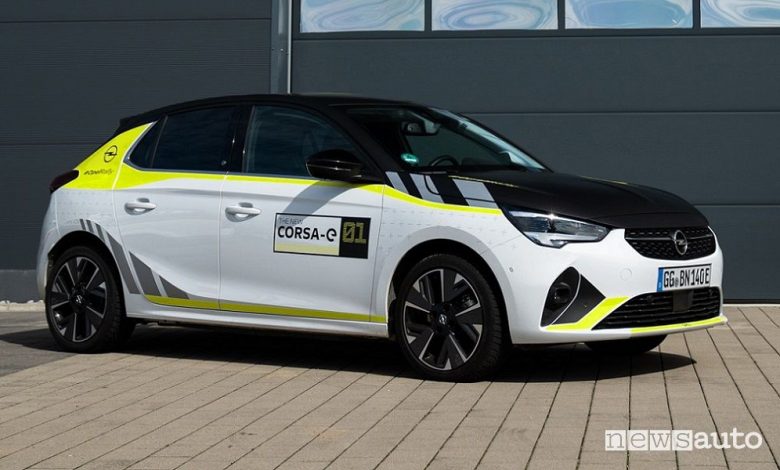 Auto elettrica wrappata, l'Opel Corsa-e con livrea da rally